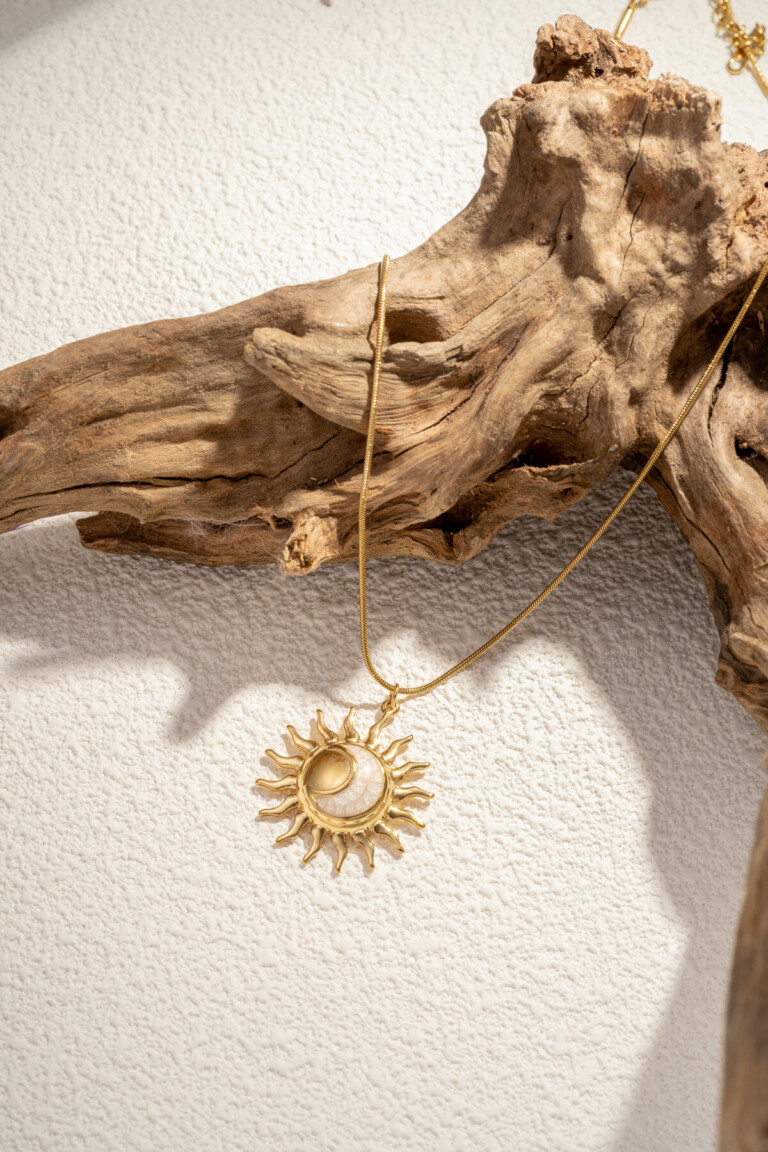 parure-collier-et-boucles-d-oreilles-en-nacre-coquillage-et-etoile-de-mer_blanc_68376327cf42f